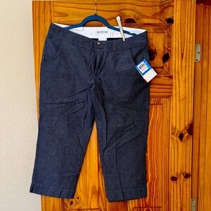 Columbia Blue and White Capri Pants